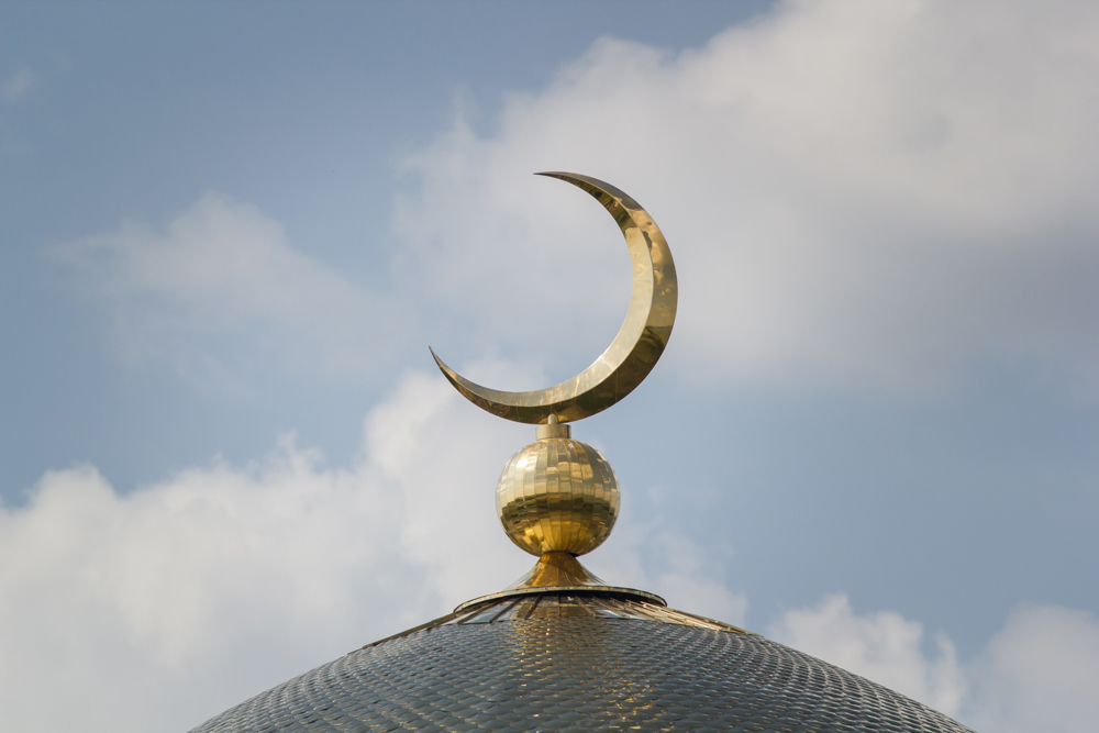 Полумесяц на куполе мечети
