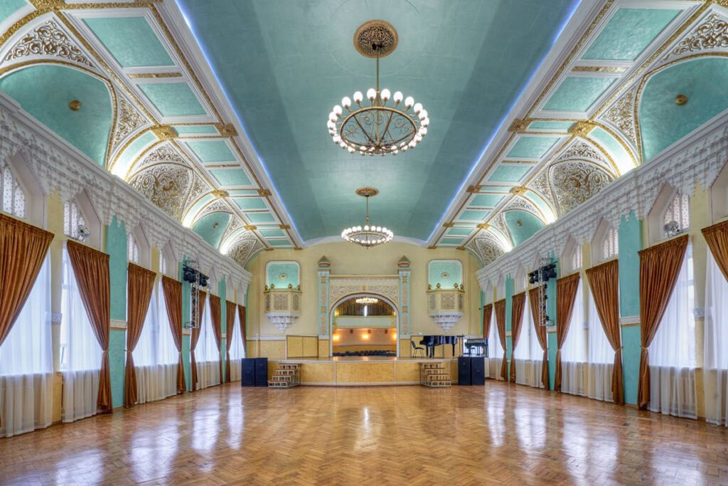 Концертный зал. Татарский дом. Москва